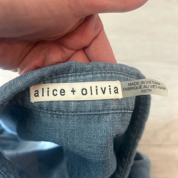 Alice + Olivia Anisa Chambray Flowy Sleeveless Button Down Tunic XS - Picture 6 of 7